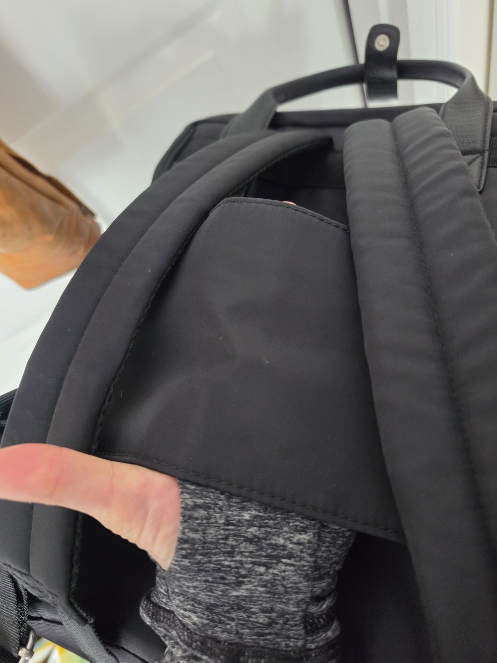 Baggallini Black Laptop Everyday Backpack - Picture 4 of 5